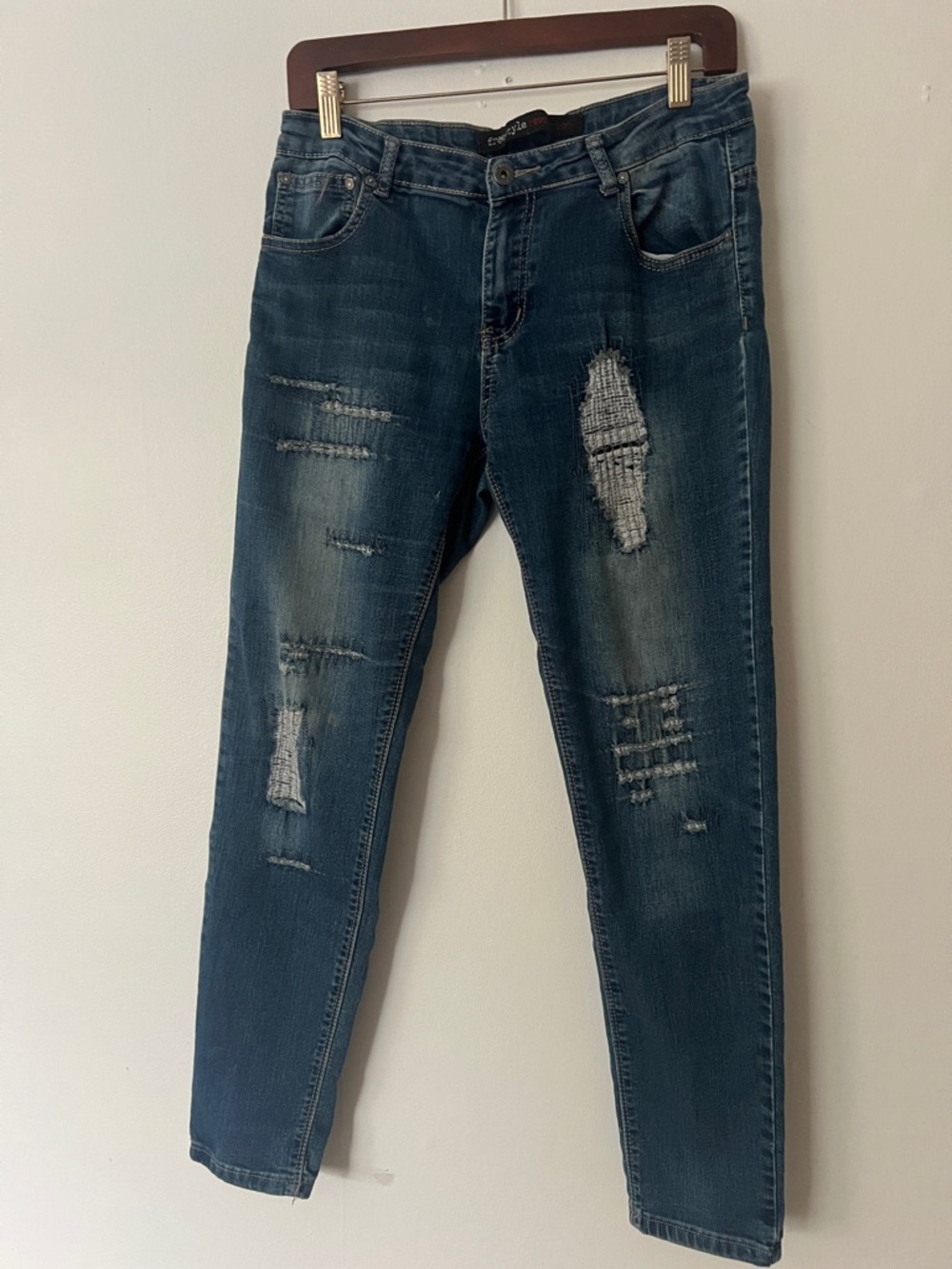 Freestyle Revolution Women’s Distressed Dark Blue Slim Straight Jeans, Size 8.